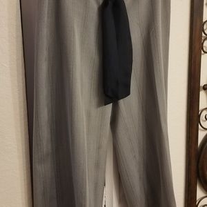 White House / Black Market blk/why capri pants